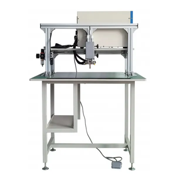 Stroj za točkovno varjenje tranzistorjev